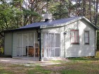 Stuga "Cuba" helt nyrenoverad in och utvändigt 2011. Inglasad veranda (något ombyggd idag mot bilden) med matplats.